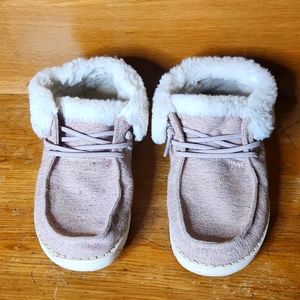 Youth Size 1 Hey Dude Shoes